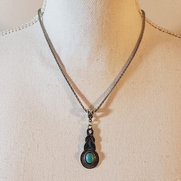 Simulated Turquoise Silvertone Necklace New - Picture 1 of 3